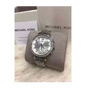 • ONE DAY • Michael Kors watch ✨